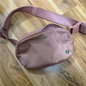lululemon athletica Dusty Rose Crossbody Belt Bag
